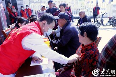 家門口的健康義診 居民“看病”真方便，健康咨詢零距離