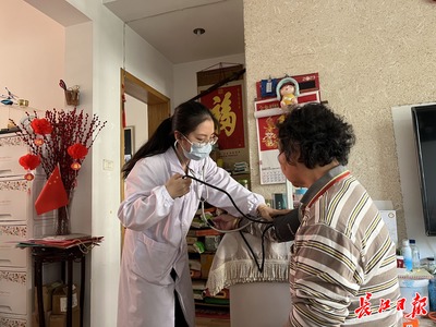 電話解惑、上門服務(wù) 硚口家庭醫(yī)生團(tuán)隊(duì)，做居民的“私人”健康顧問